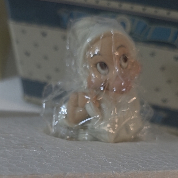 Lenox Disney Showcase Bashful Figurine NOS